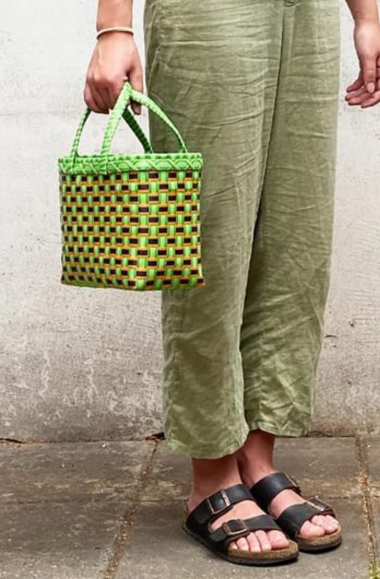 Pali Basket showing a model with mini size market 