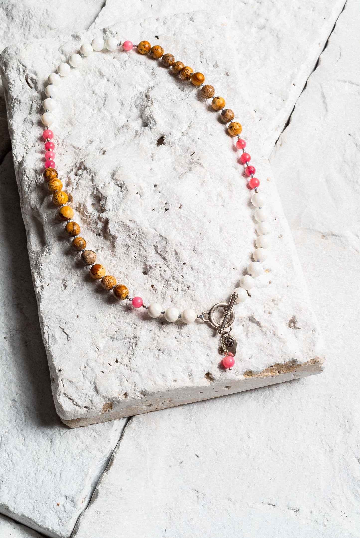 Minnie Choker. White/Soft Pink