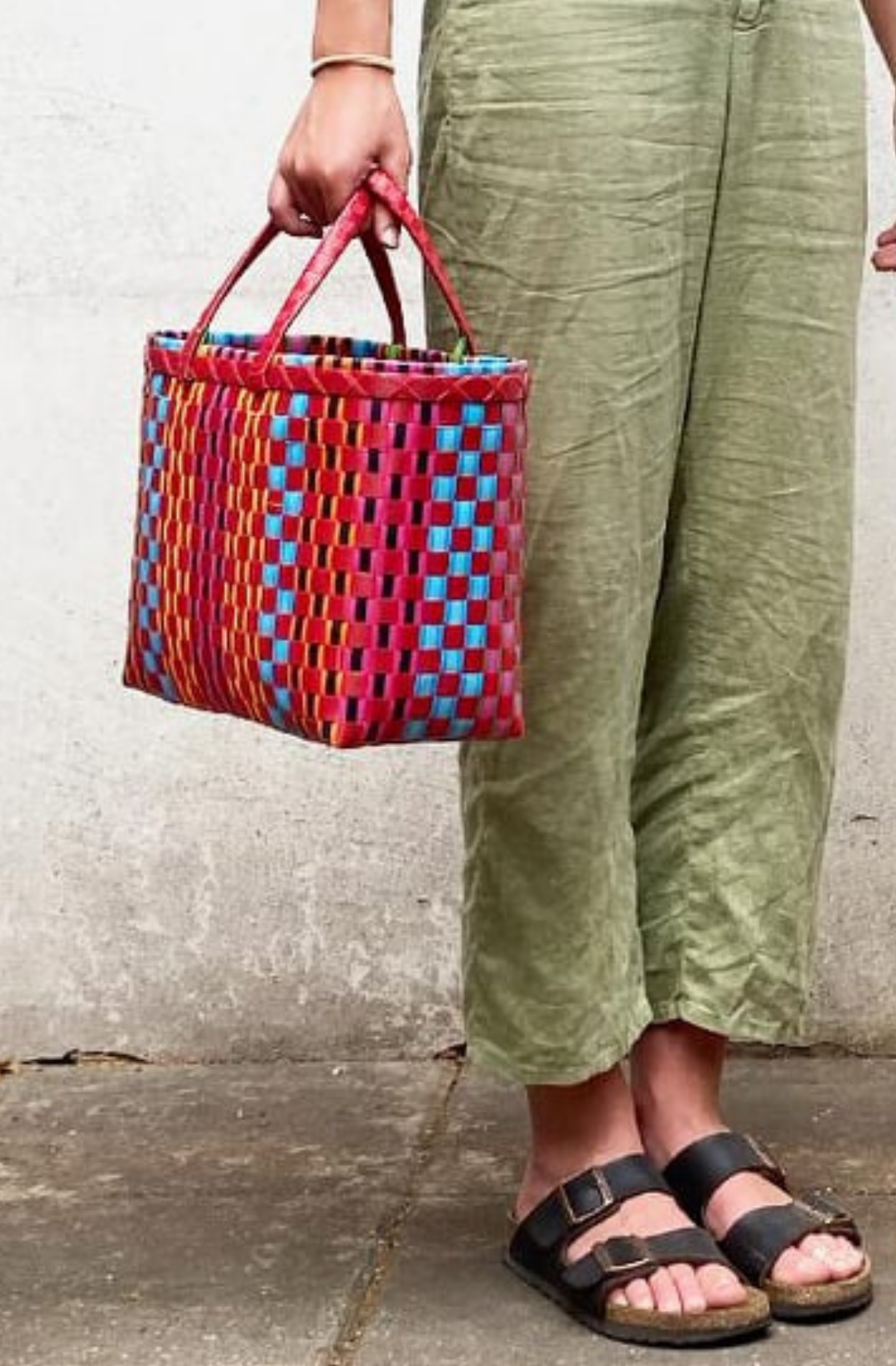 Pali Basket showing a model with small size market 